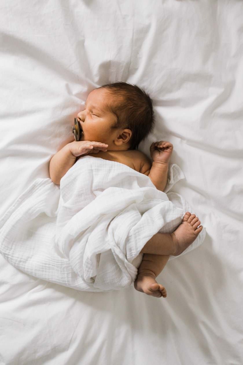 natural newborn photography at home that is easy for families