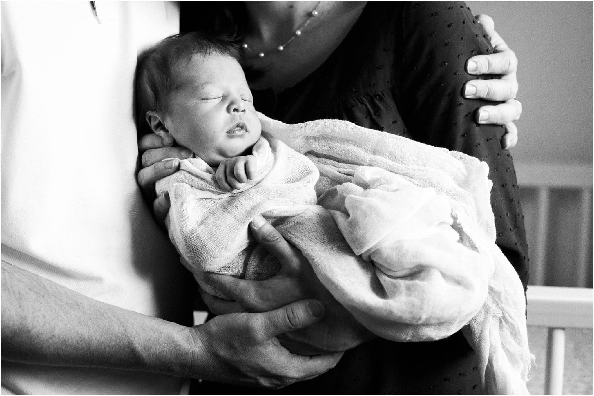 Melissa Lucci - Pittsburgh Lifestyle Newborn Photography