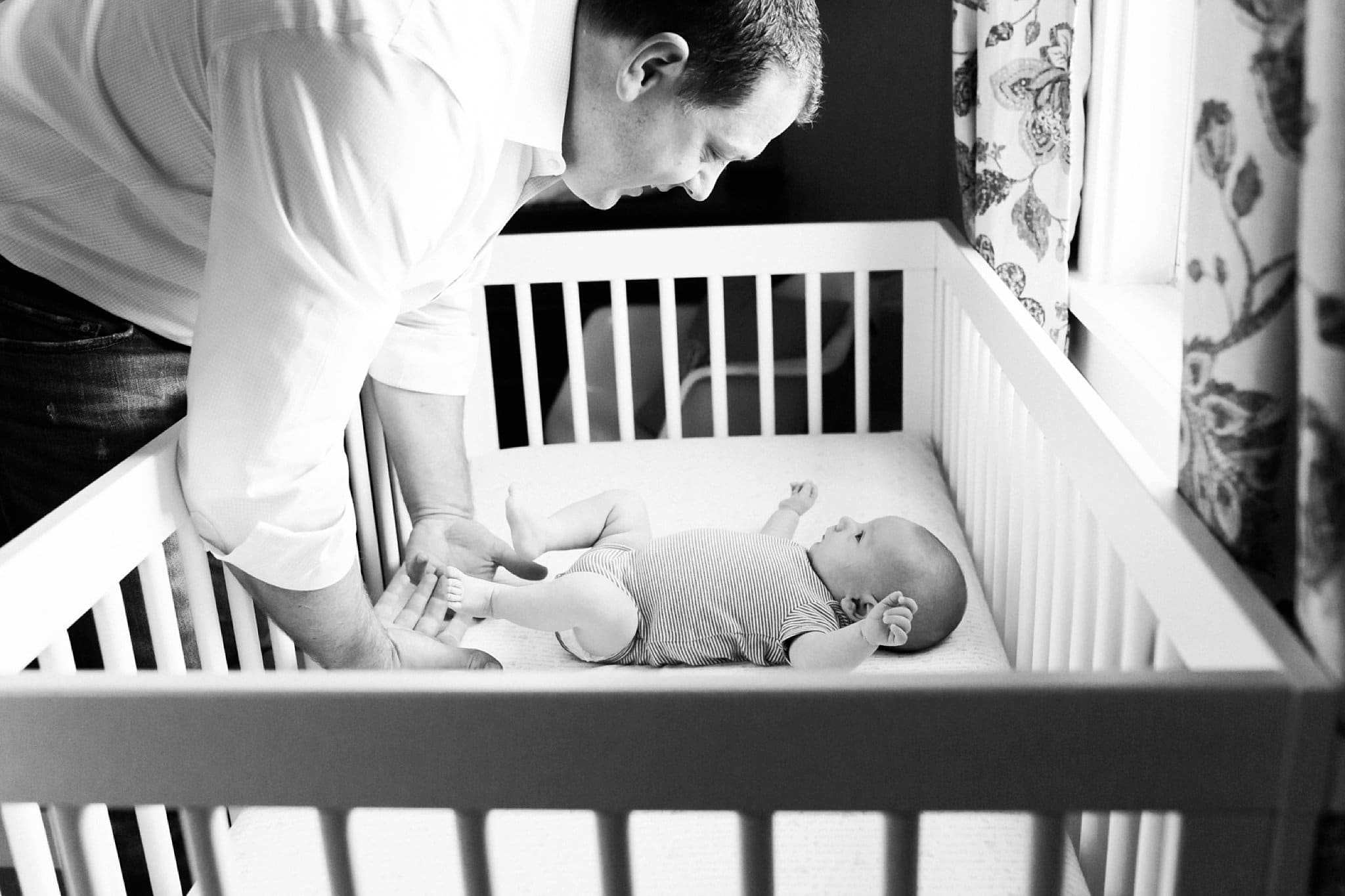 photos of father and newborn at home in pittsburgh pa