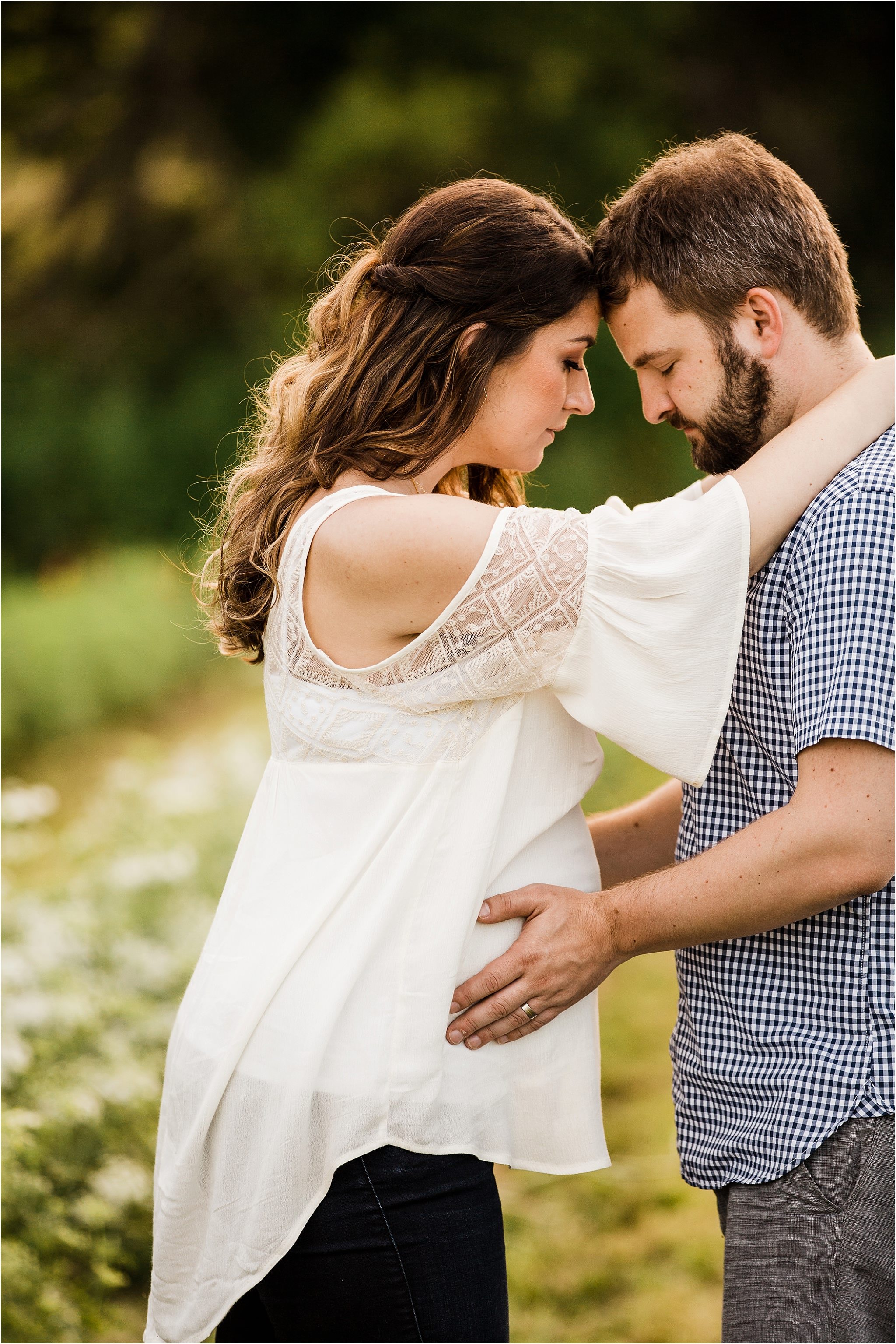 Husband and wife maternity photos at Pittsburgh farm