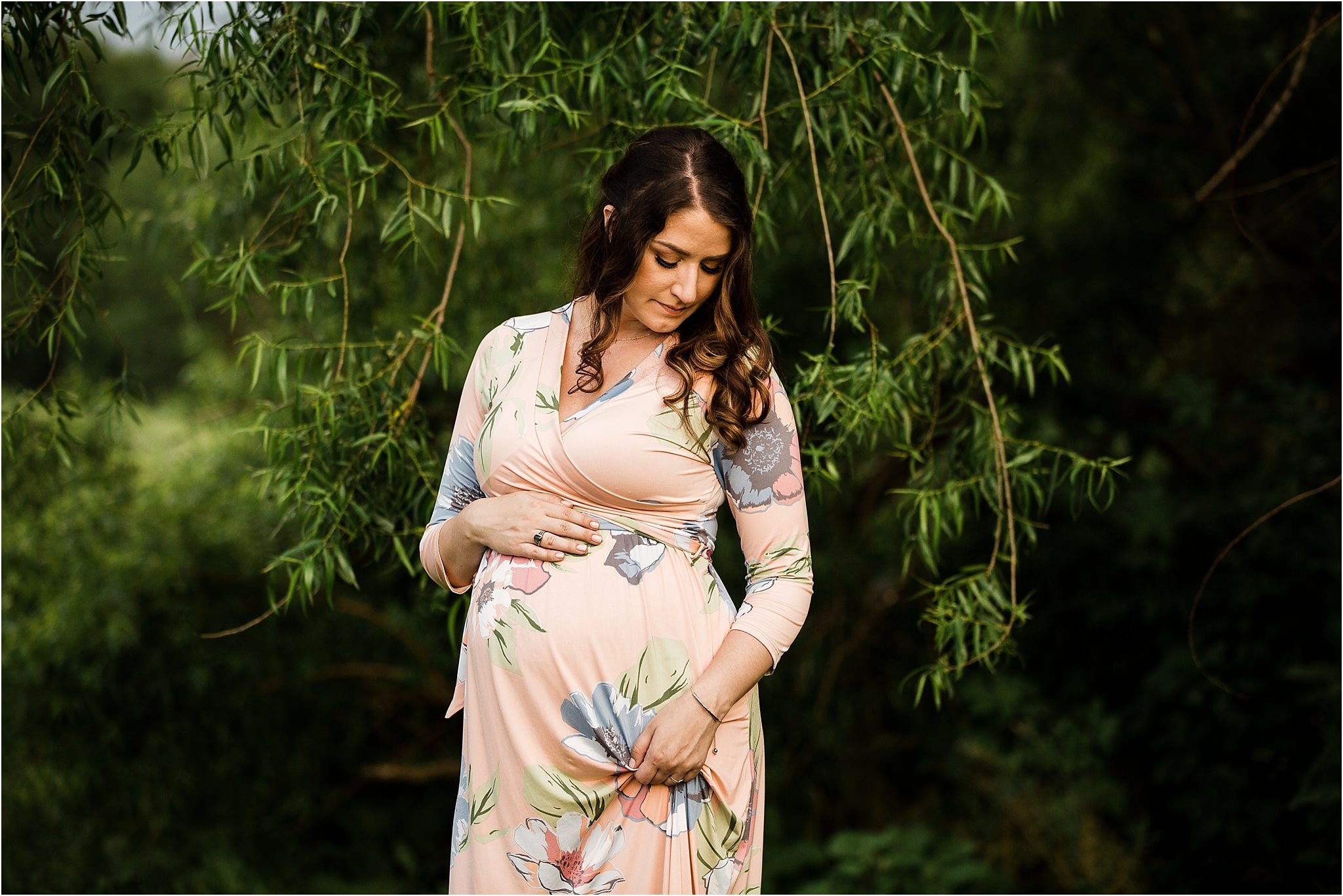 gorgeous maternity photo at Simmons Farm in Pittsburgh PA