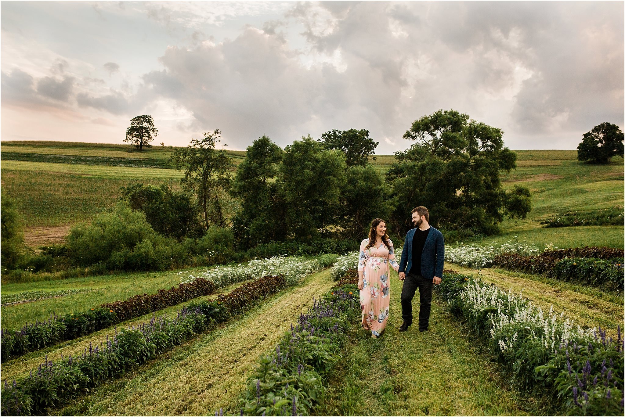 Husband and wife maternity photos at Pittsburgh farm