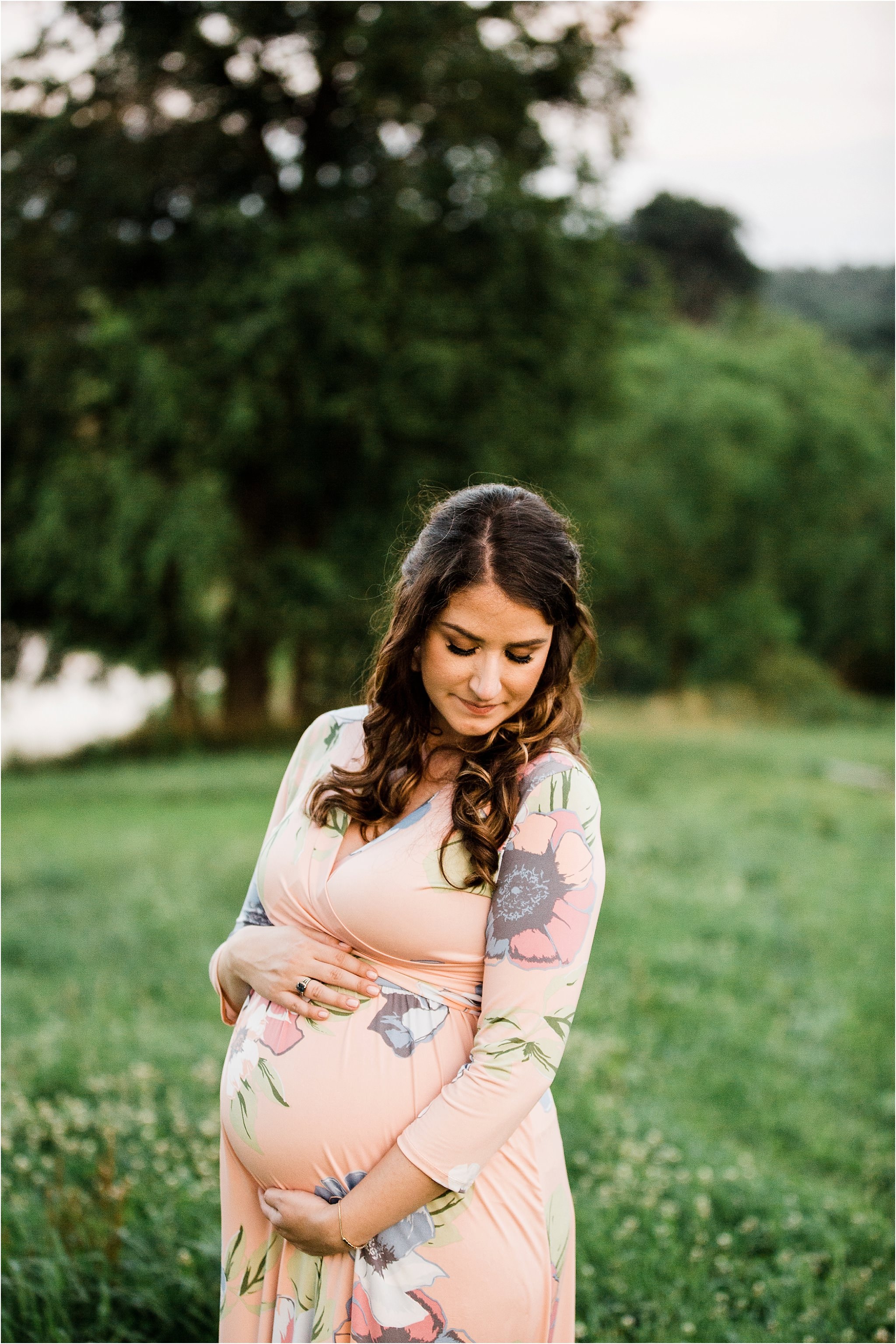 gorgeous maternity photo at Simmons Farm in Pittsburgh PA