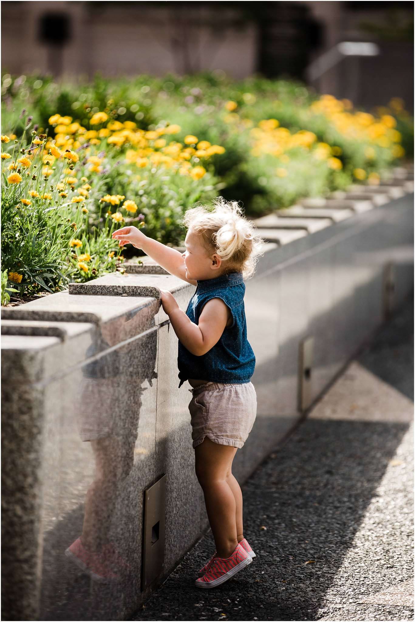 toddler exploring downtown pittsburgh