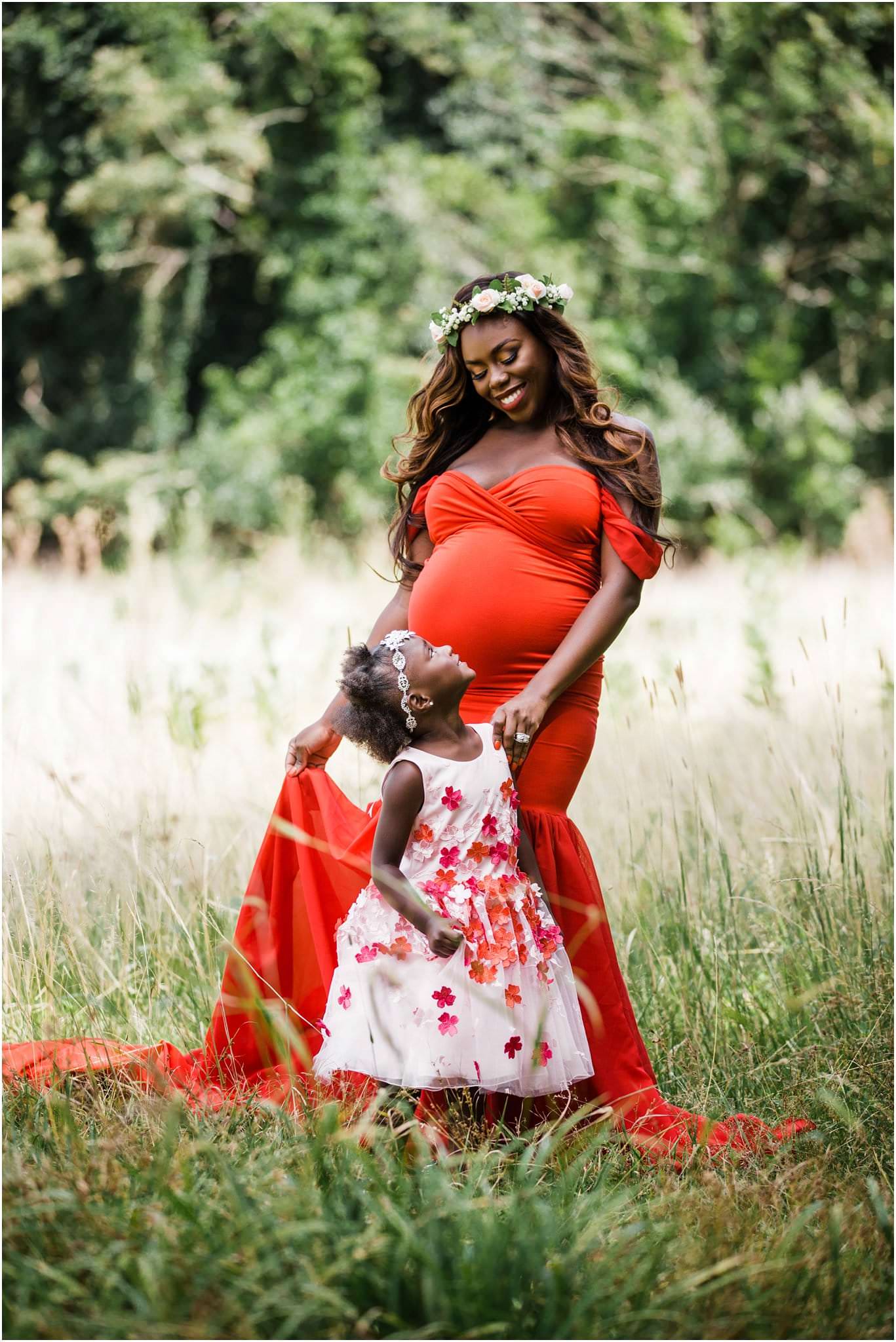 glam mommy and daughter maternity photos with red dresses