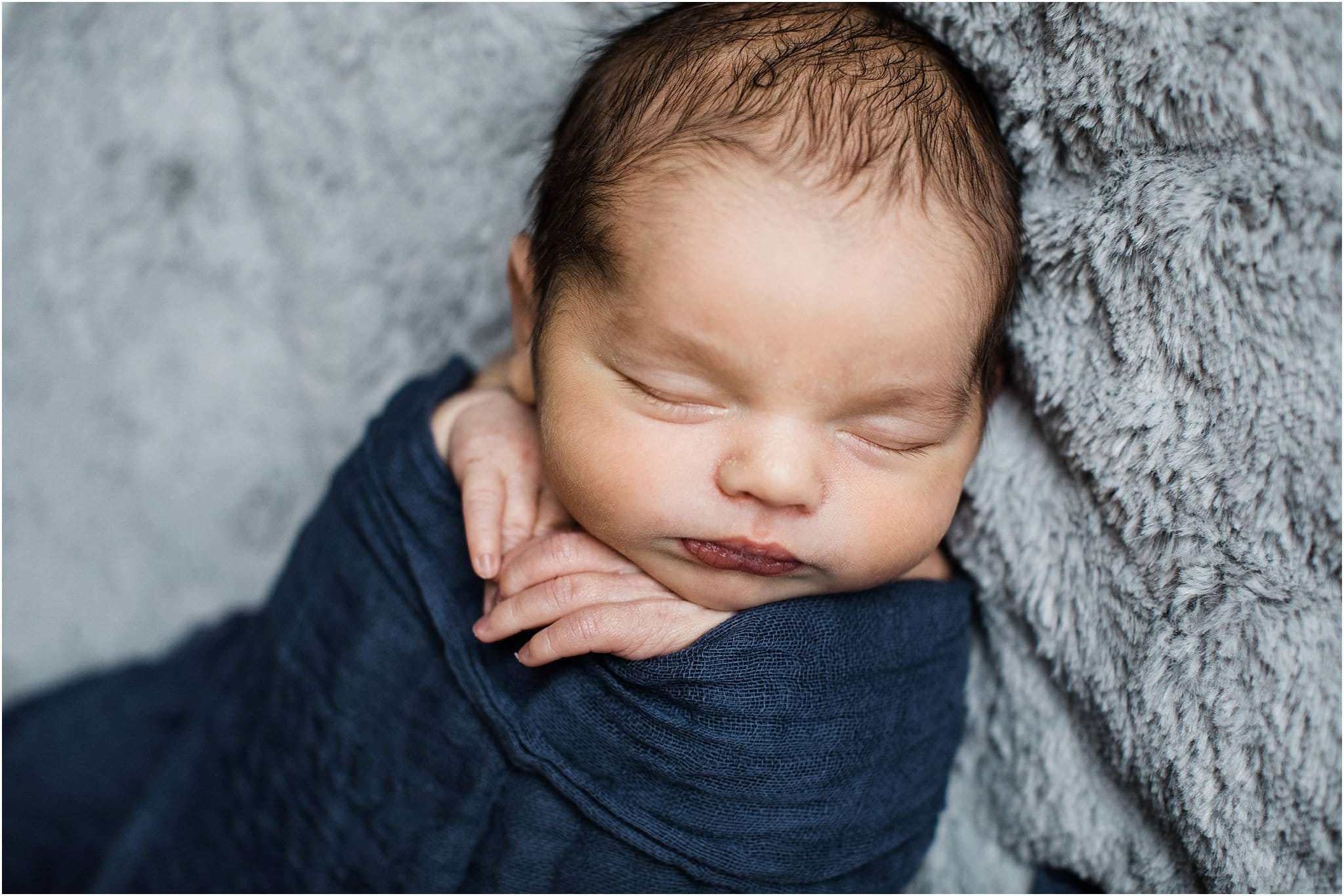 natural newborn photos taken at home