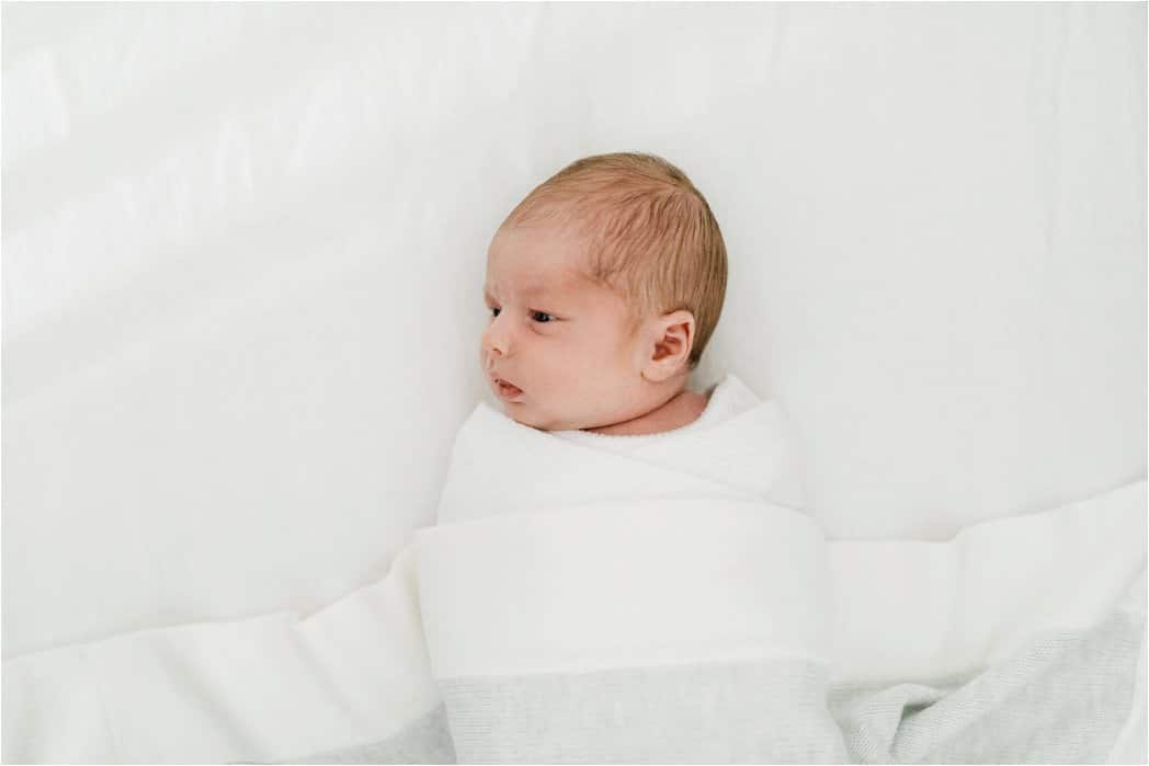 simple and natural newborn photos taken at home