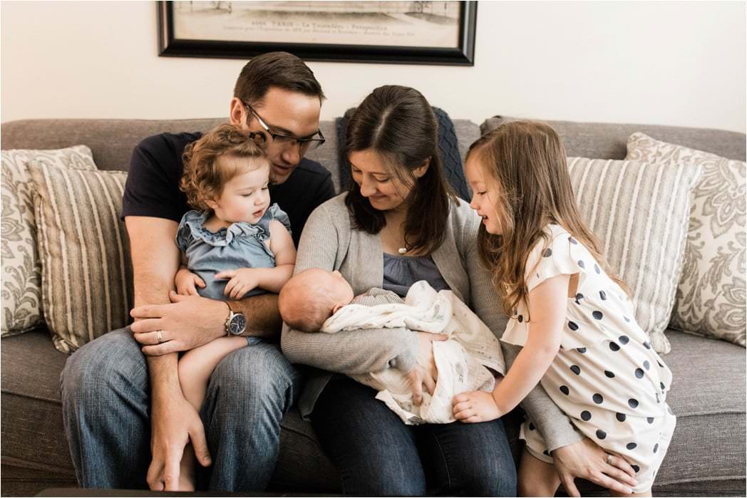 natural faimly photo at newborn session