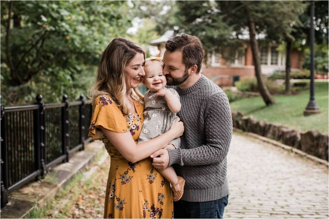 PARENTS KISSING ONE YEAR OLD CHEEKS